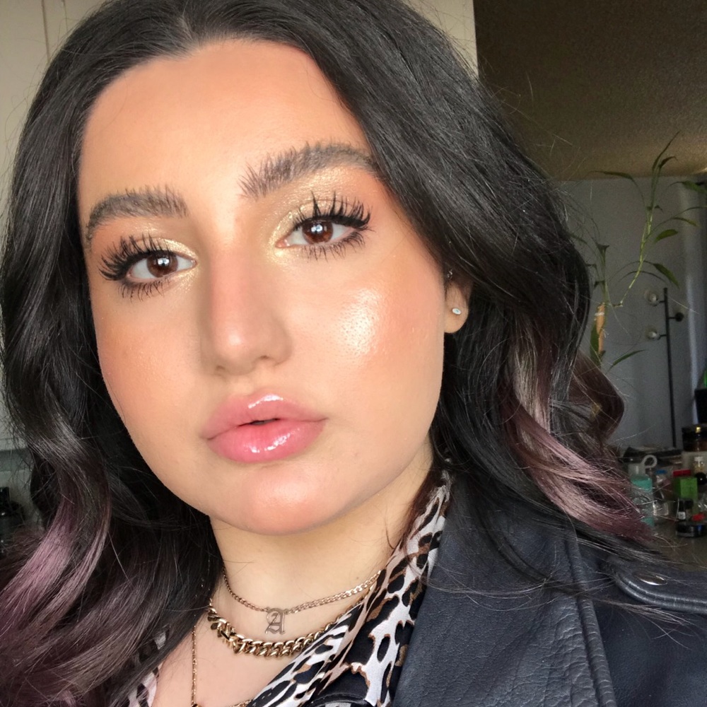 Meet your Posher, Angela